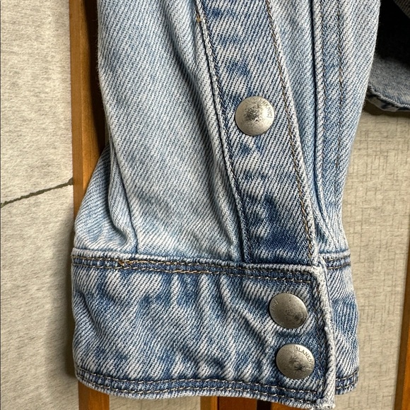 BLANK NYC Two-tone Cropped Denim Jean Jacket Size Large - Picture 10 of 12